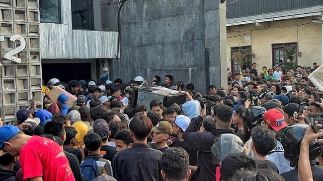 Rumah Pejabat Dijarah oleh Massa: Fakta, Analisis, dan Tuntutan atas Akuntabilitas